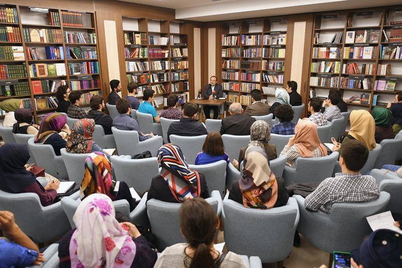 Diyanet İşleri Başkanı Görmez, üniversiteli gençlerle bir araya geldi
